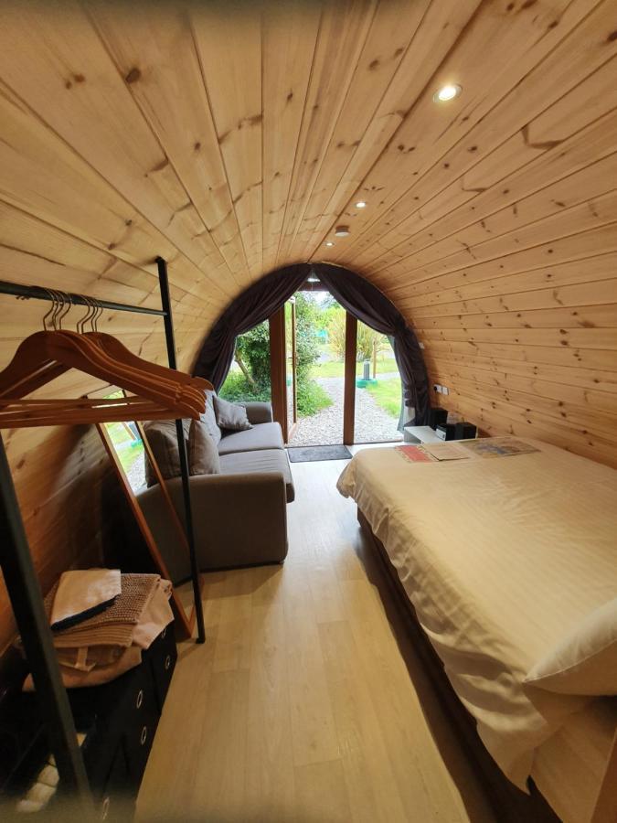 Priory Glamping Pods And Guest Accommodation คิลลาร์นีย์ ภายนอก รูปภาพ