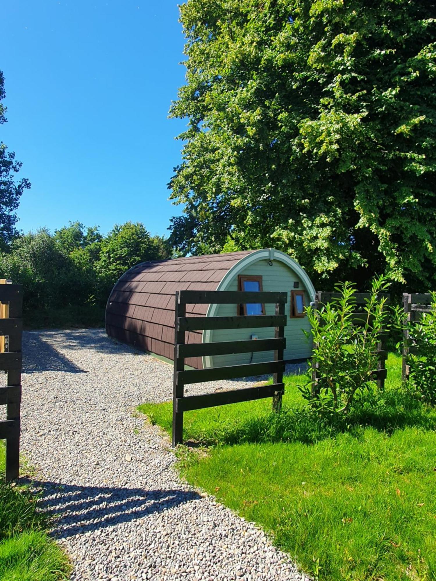 Priory Glamping Pods And Guest Accommodation คิลลาร์นีย์ ภายนอก รูปภาพ