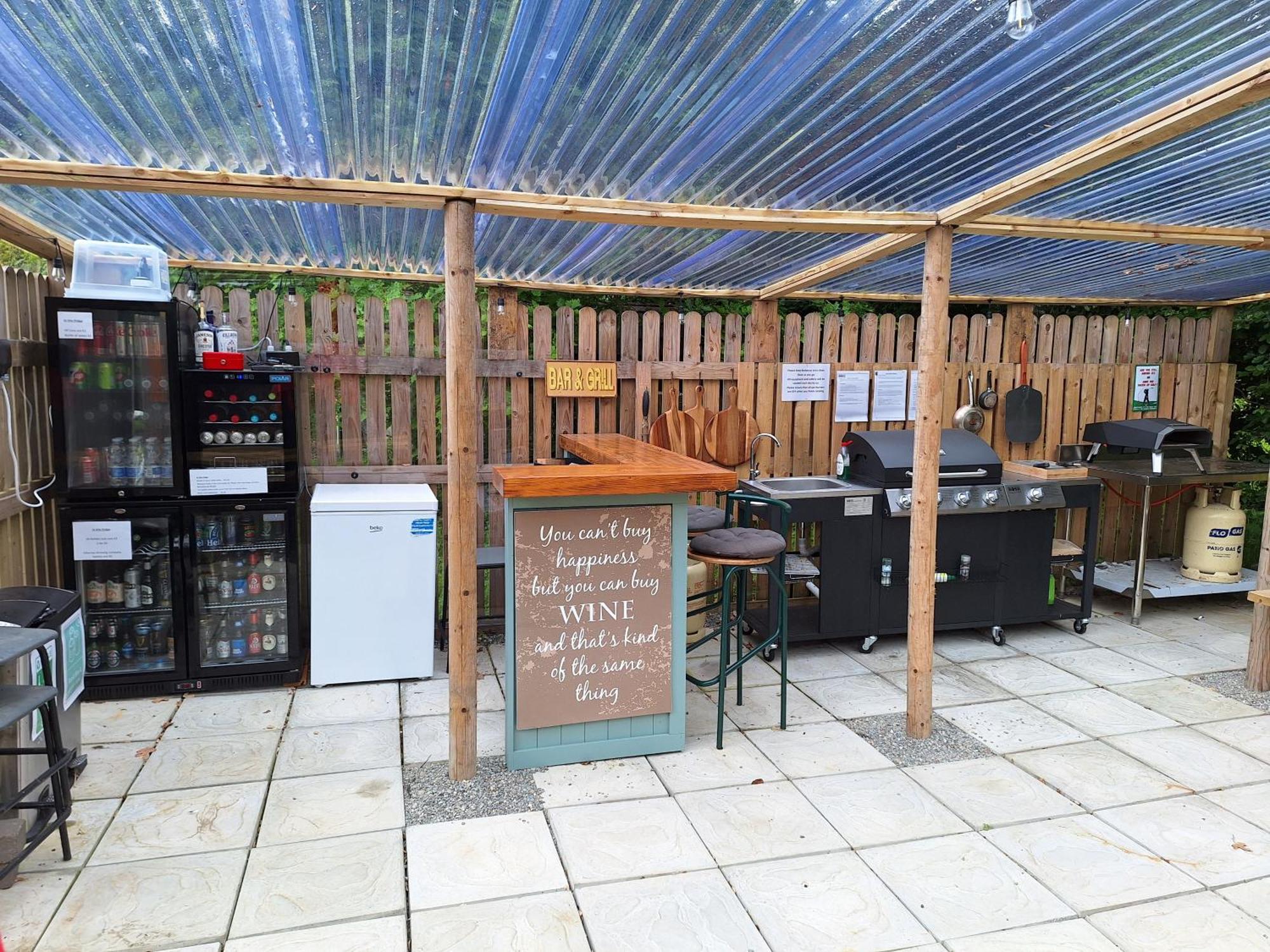 Priory Glamping Pods And Guest Accommodation คิลลาร์นีย์ ภายนอก รูปภาพ